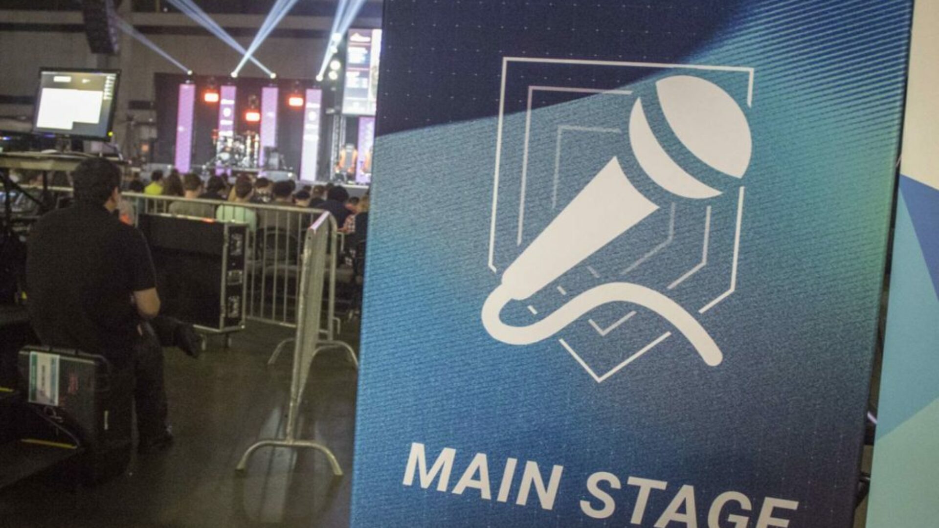 DreamHack 2019 - 17 (Large)